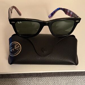 Authentic Ray-Ban Wayfarer Sunglasses with patterned temples, case and cloth